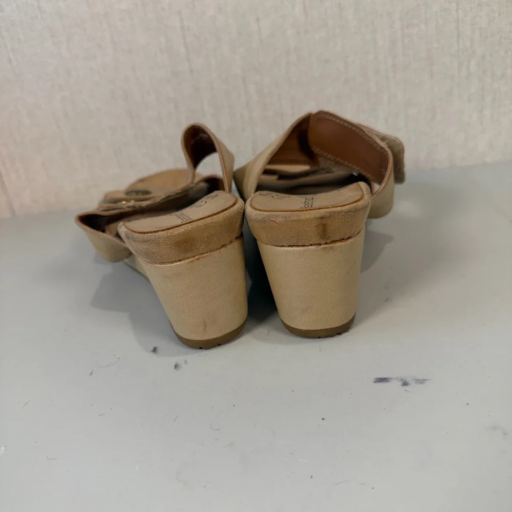 Baretraps  Winona And Women Wedge Size 10 Color Tan‎